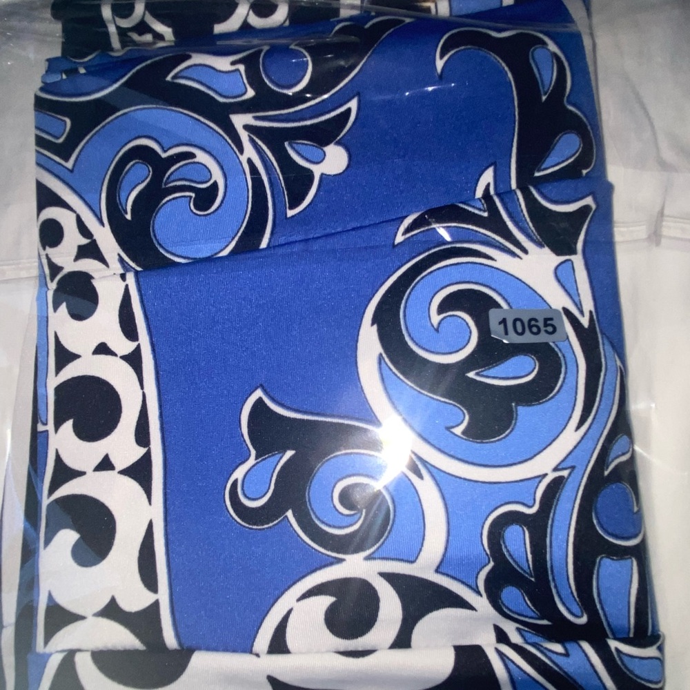 Sunny Leigh Blue and White Graphic Long Sleeve Tunic - Picture 7 of 7
